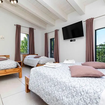 La Pineta Del Borgo Πανσιόν 3*