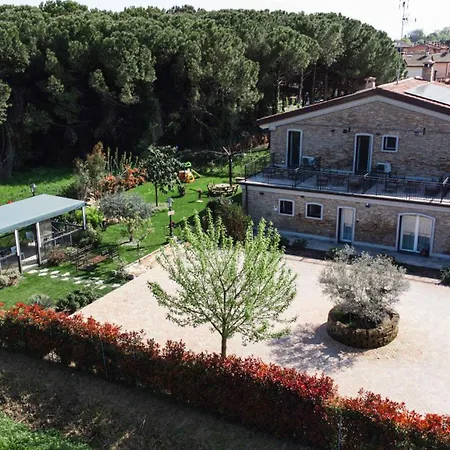 La Pineta Del Borgo Πανσιόν *