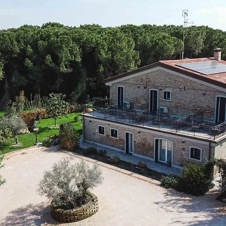 招待所 La Pineta Del Borgo 3*